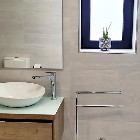 Semesterbostad Geresmarinahouse